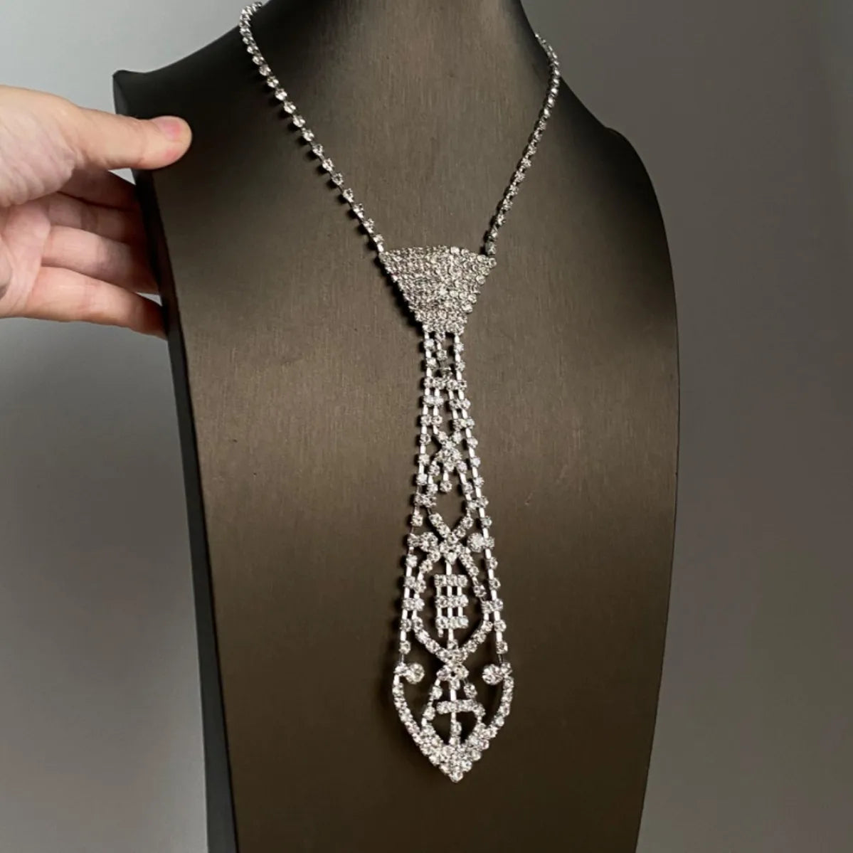 Vedicy TwinkleTie – Glimmers Short Necklace